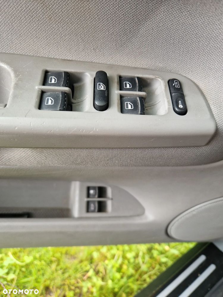 Volkswagen Passat 1.6 - 12