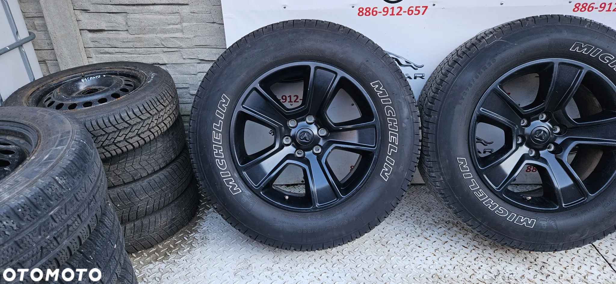 RAM 1500 V 5 2019-  Felgi aluminiowe Komplet felg Alufelgi 275/65/20 R20 20 Cali Felga 5YD55TRMAA 6x139.7 Opona bardzo ładna DOT 34/23 michelin - 2