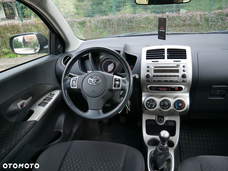 Toyota Urban Cruiser 1.33 Sol - 8
