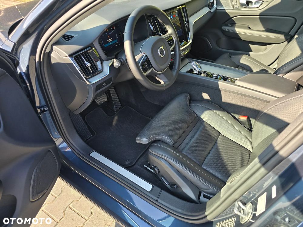 Volvo V60 B4 B DKG Plus Dark - 11