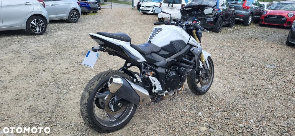 Suzuki GSR - 1