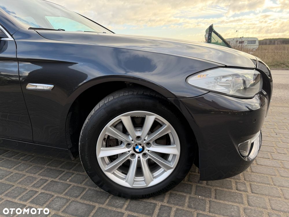 BMW Seria 5 528i xDrive Sport-Aut Luxury Line - 19