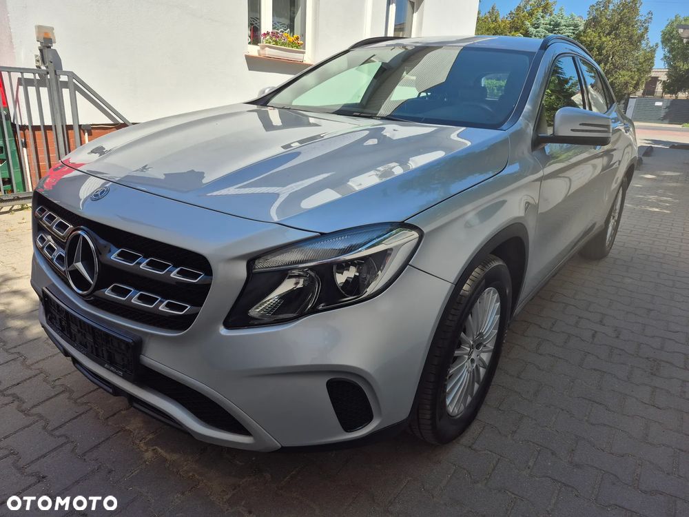 Mercedes-Benz GLA 180 Style - 1