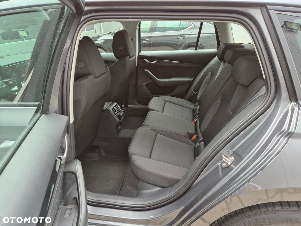Skoda Octavia 2.0 TDI Drive Essence DSG - 17