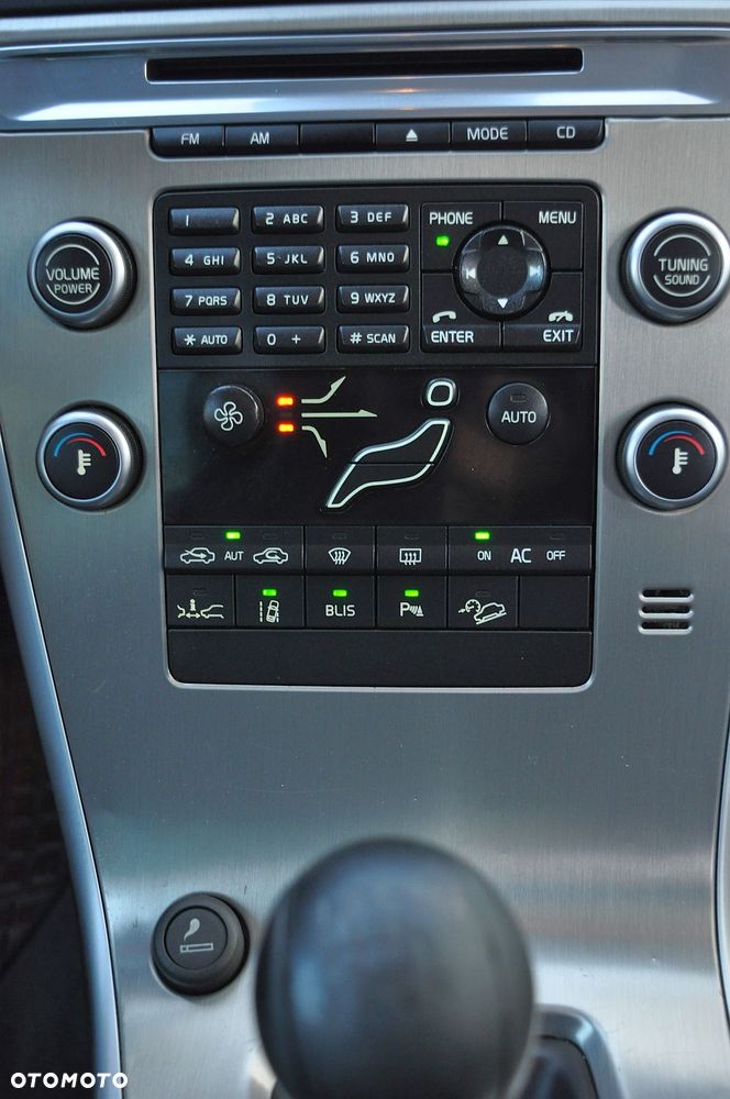 Volvo XC 60 2.4D AWD Momentum - 27