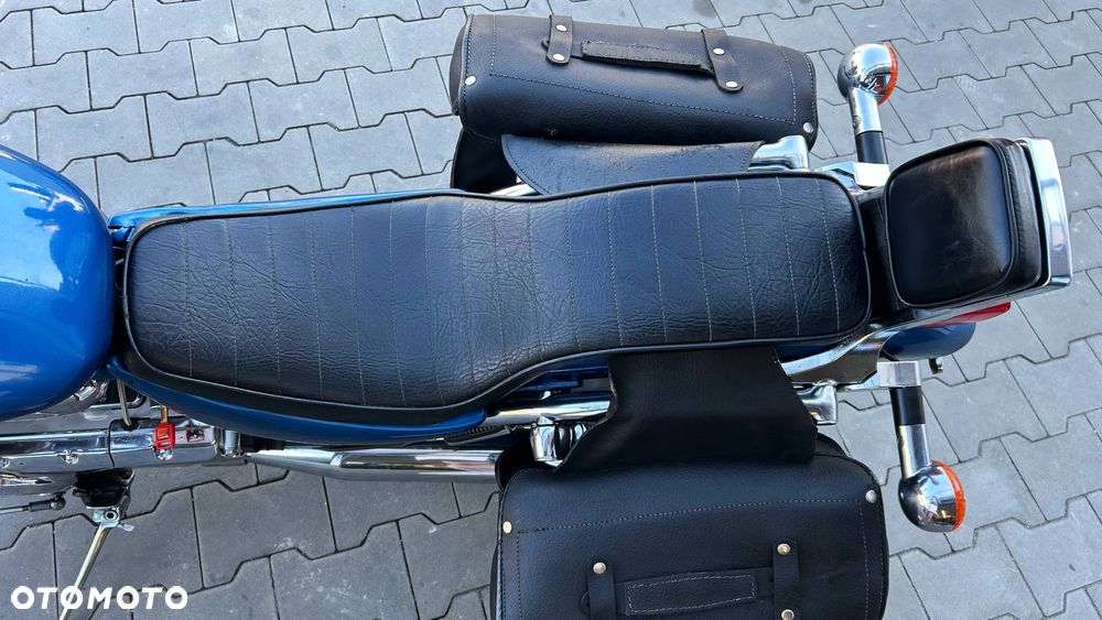 Suzuki Intruder - 12