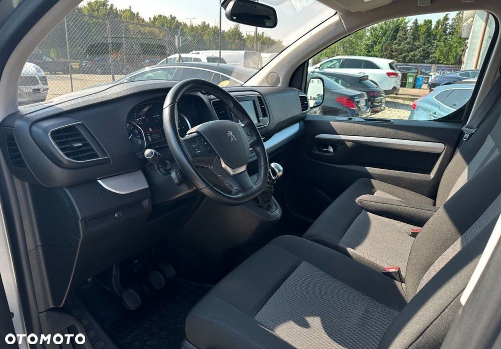 Peugeot Traveller - 8