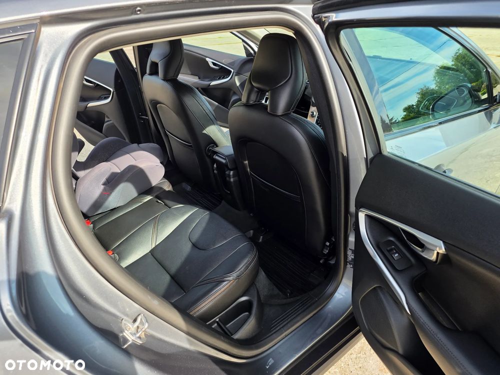 Volvo V40 Cross Country - 17