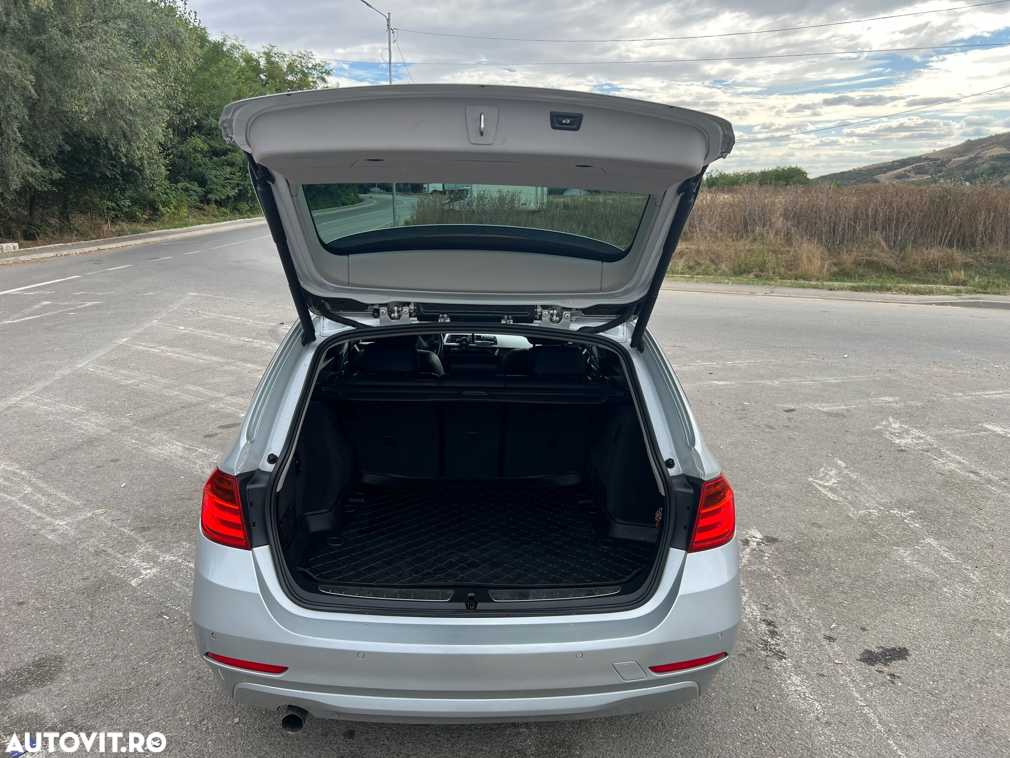 BMW Seria 3 318d Touring Aut. Modern Line - 16