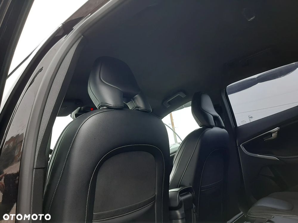 Volvo V40 D3 Geartronic RDesign - 20