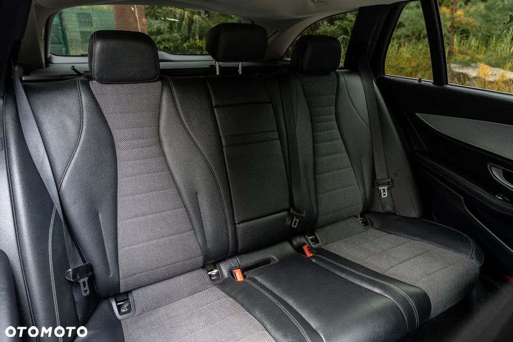 Mercedes-Benz Klasa E 220 d 4Matic 9G-TRONIC Avantgarde - 39