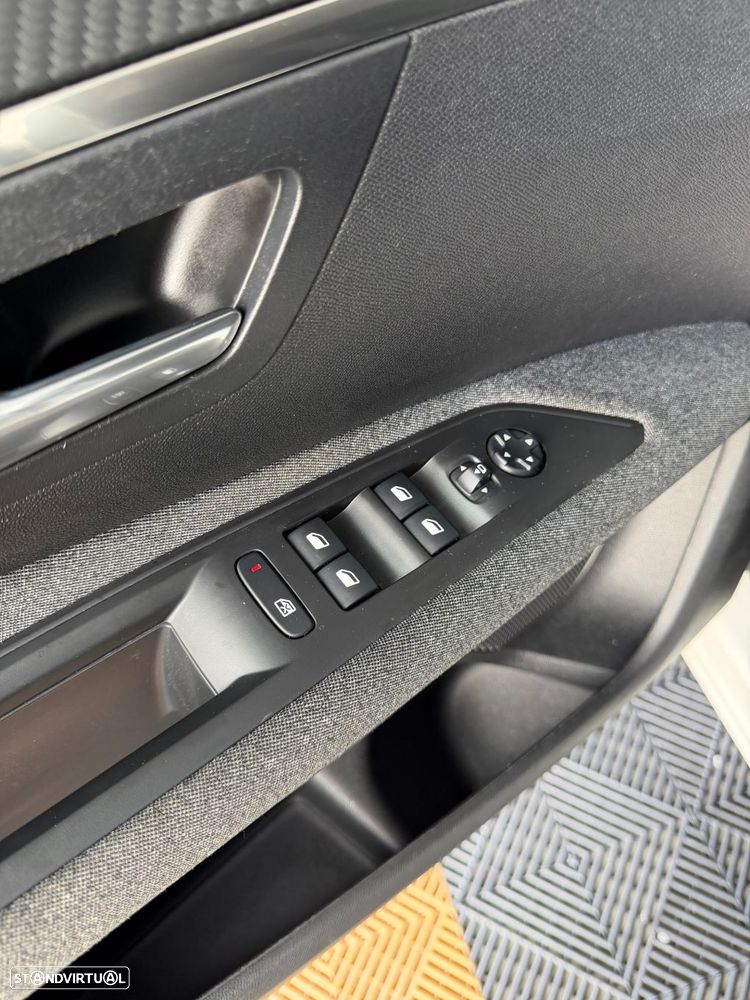 Peugeot 3008 PureTech 130 Stop & Start GPF EAT8 Active Business-Pack - 17