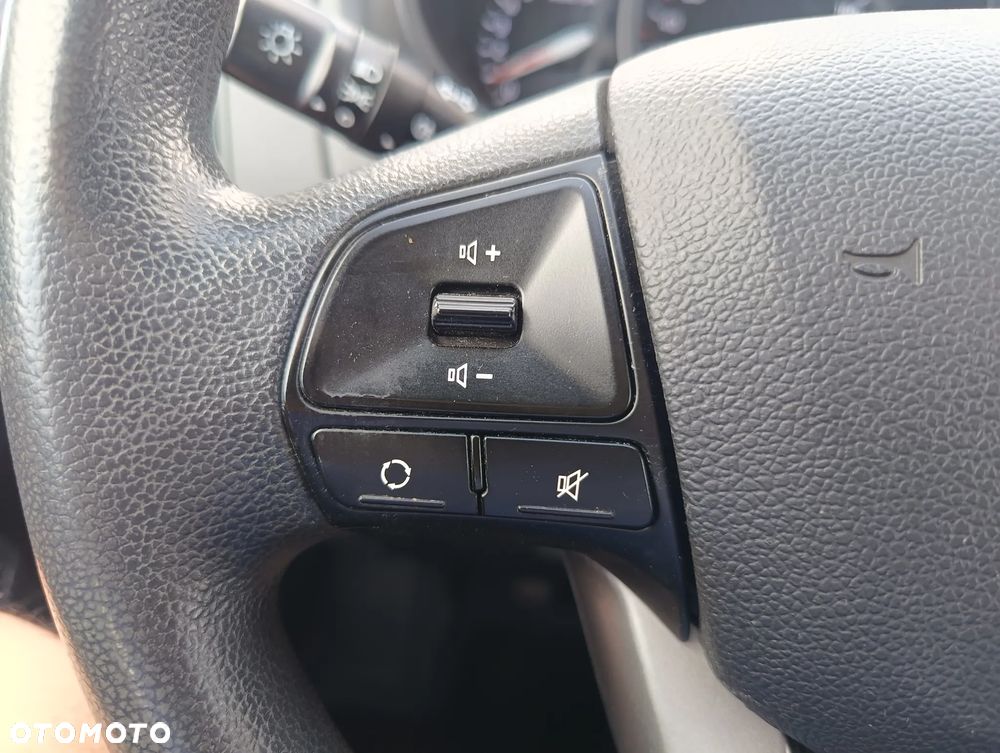 Kia Rio 1.2 Attract - 23
