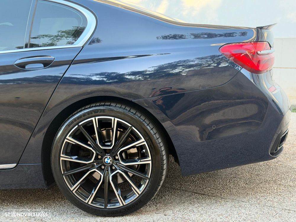 BMW 750 d xDrive Pack M - 17