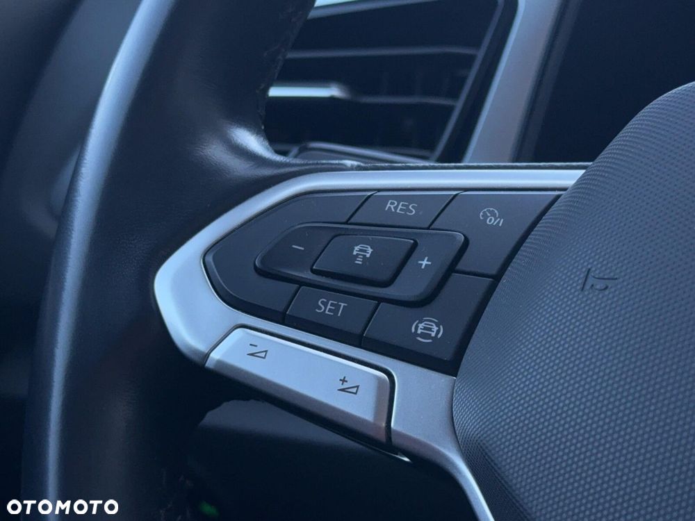 Volkswagen T-Roc - 16