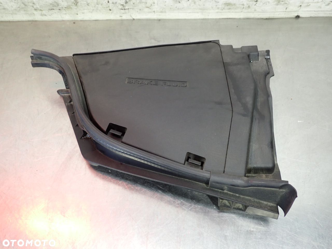 OSŁONA WLEWU PŁYNU HAMULCOWEGO INFINITI M37X  64895-1MA0A - 1