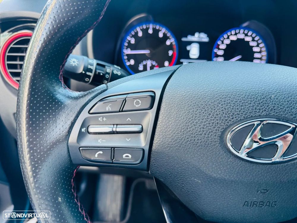 Hyundai Kauai 1.0 T-GDi Premium Pele/Tec.Vermelho - 22