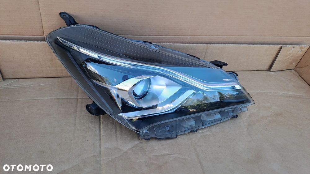 TOYOTA YARIS 3 LIFTING 2017-2020 PRAWA LAMPA SOCZEWKA LED - 3