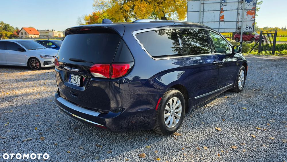 Chrysler Pacifica - 6