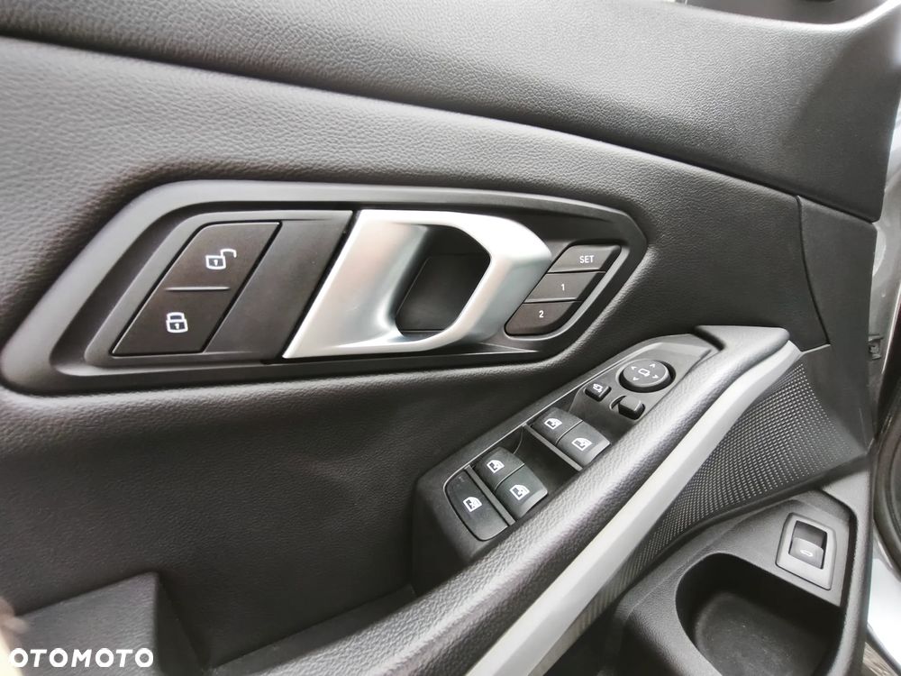 BMW Seria 3 - 22