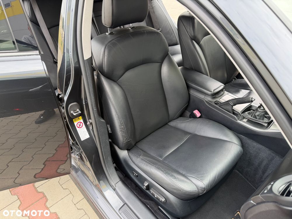 Lexus IS 220 D Comfort - 23
