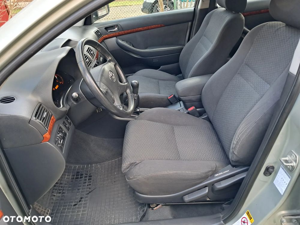 Toyota Avensis 2.0 D-4D - 15