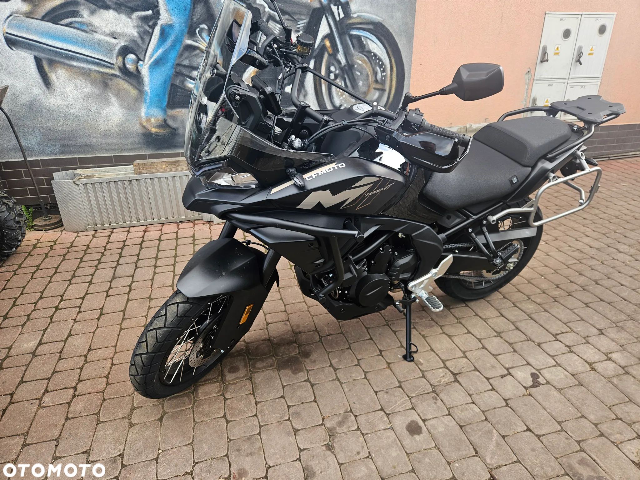 CFMoto MT - 1