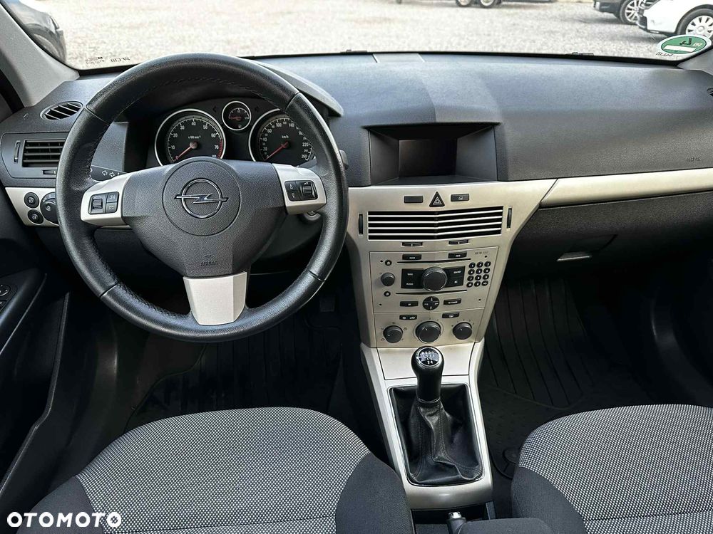 Opel Astra 1.6 NAVI - 22