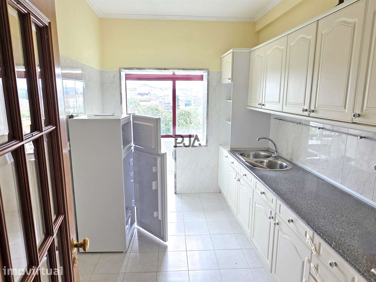 Apartamento T3 para arrendar no centro de Mangualde - Grande imagem: 2/12