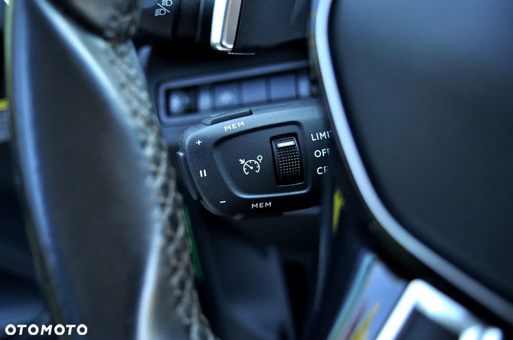 Peugeot 3008 1.2 PureTech Allure S&S EAT8 - 37