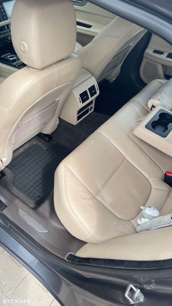 Jaguar XF 2.0 i4D Prestige - 11