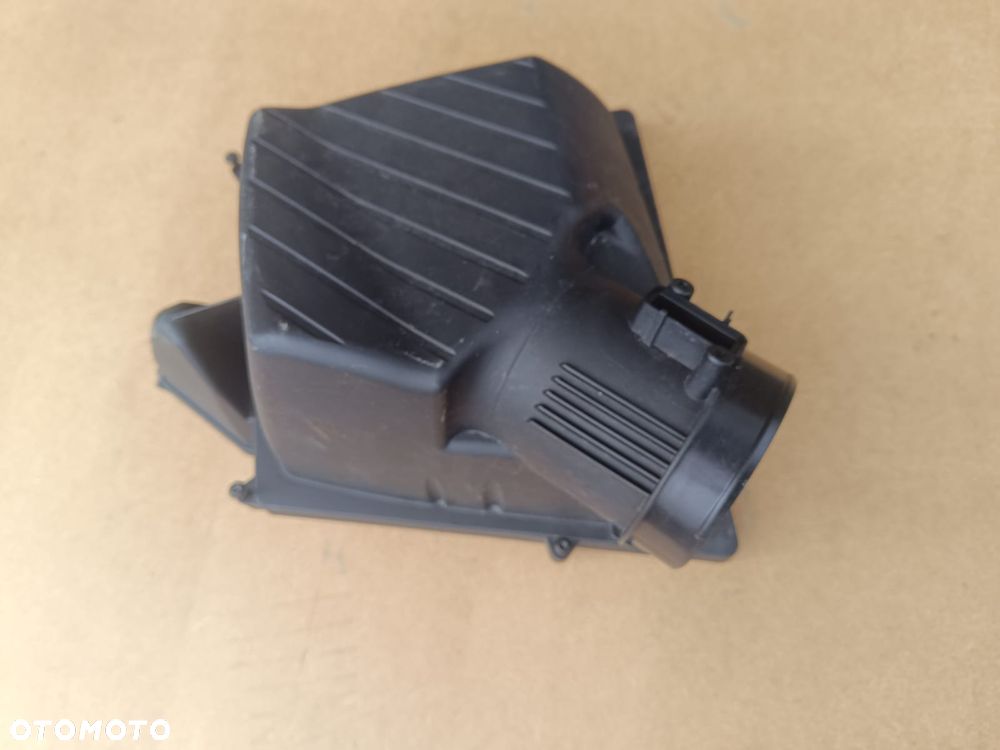 Obudowa filtra powietrza BMW X3 G45 - dolna część