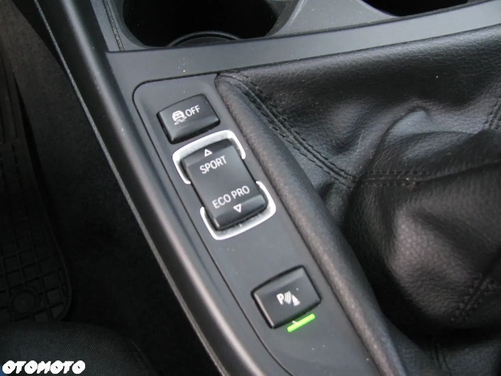 BMW Seria 1 116i - 22