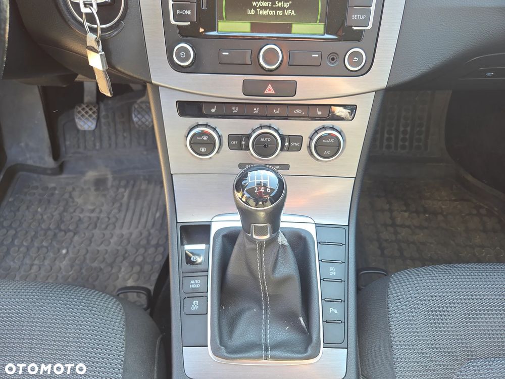 Volkswagen Passat 1.6 TDI DPF BlueMotion Technology Highline - 15