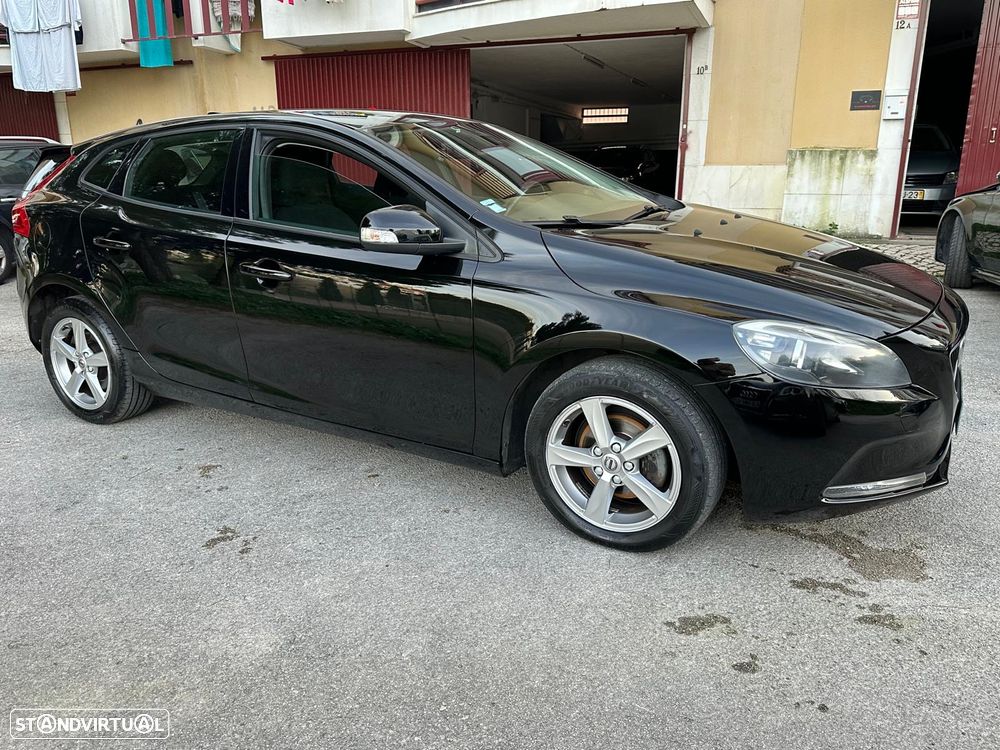 Volvo V40 2.0 D2 Momentum - 3