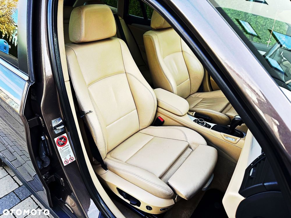 BMW X1 xDrive23d - 38