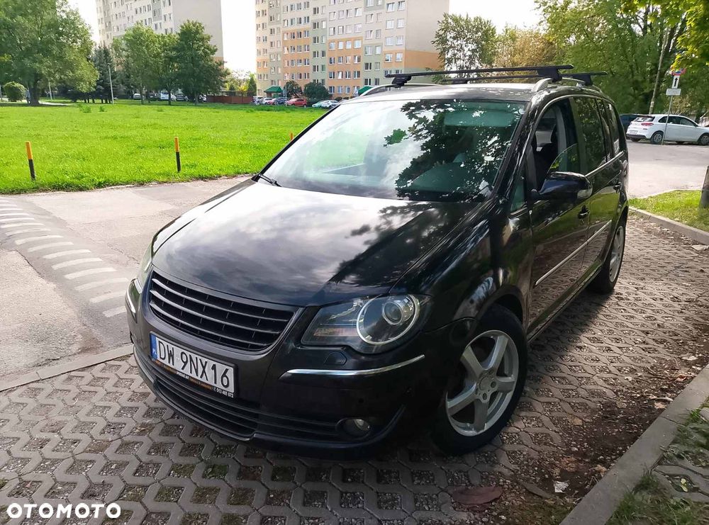 Volkswagen Touran - 1
