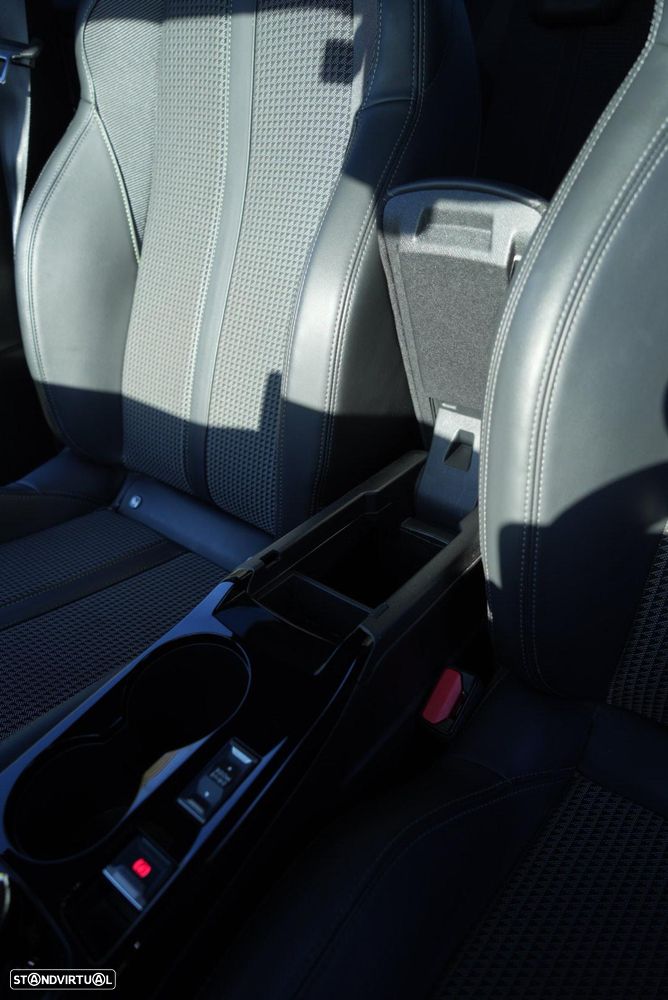 Peugeot 2008 1.2 PureTech GT EAT8 - 42