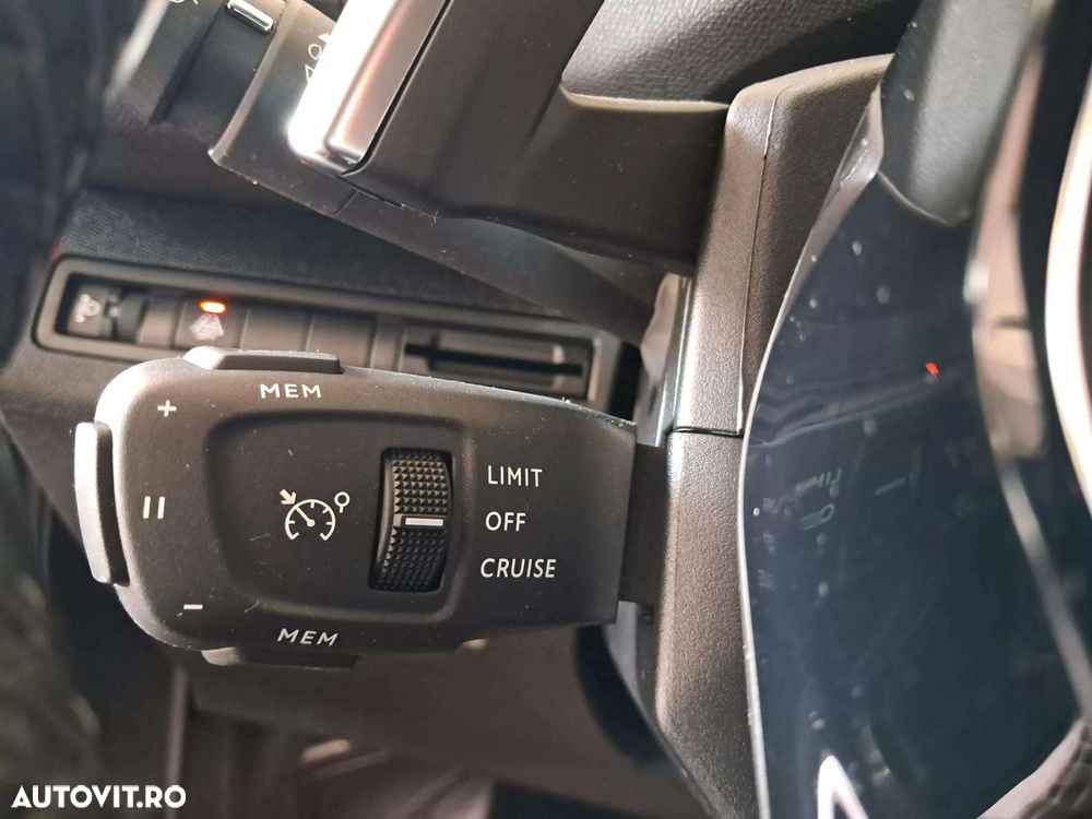 Peugeot 3008 1.2 PureTech S&S EAT8 Allure - 15