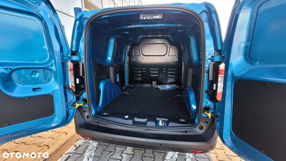 Ford Transit Courier - 11