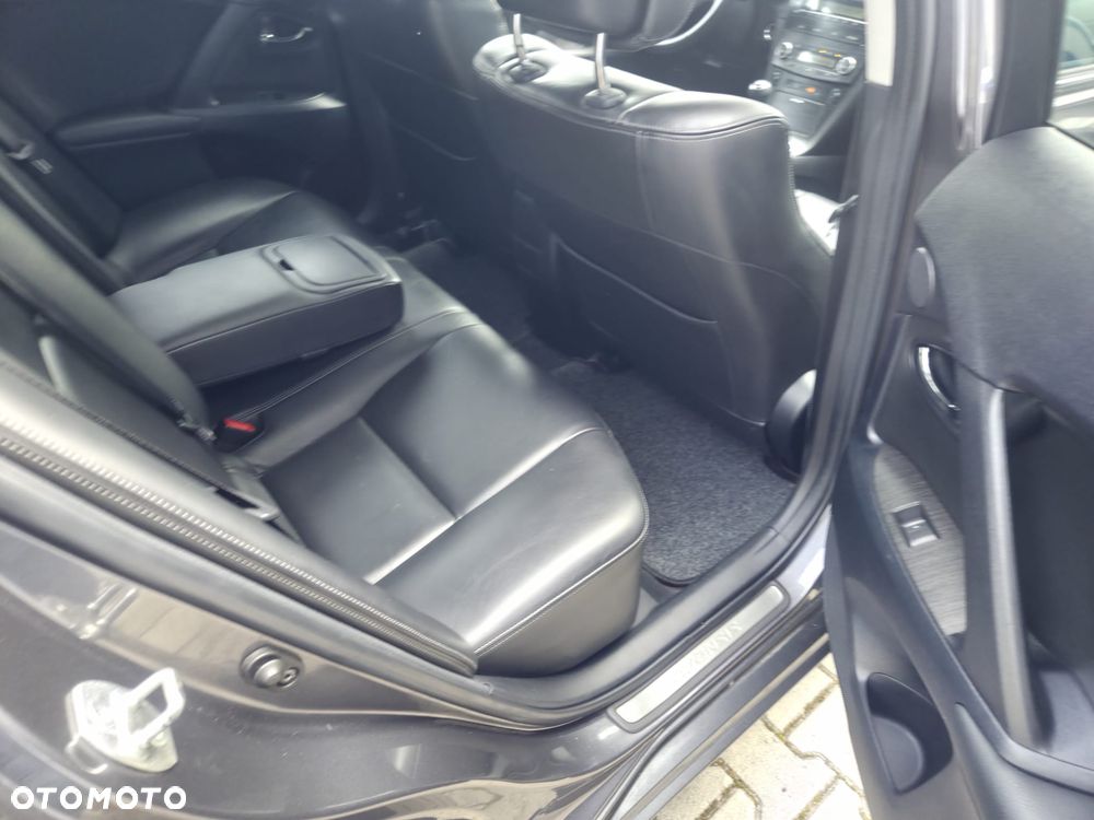 Toyota Avensis 2.0 Executive - 19
