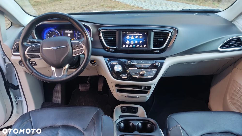 Chrysler Pacifica - 19