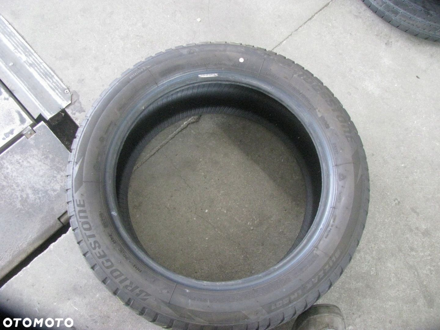 Opona zimowa Bridgestone Blizzak LM001 225/50R17 98 H - 2