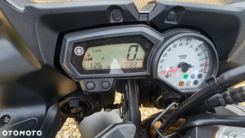 Yamaha FZ8 - 10