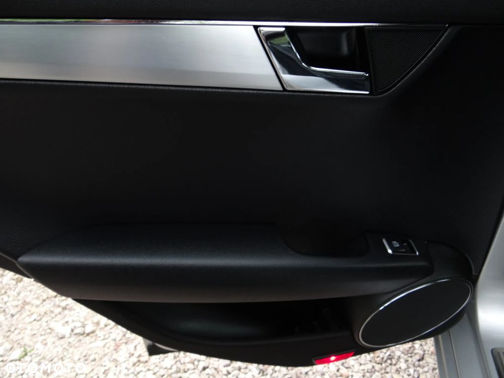 Mercedes-Benz Klasa C 180 BlueEFFICIENCY 7G-TRONIC Avantgarde - 23
