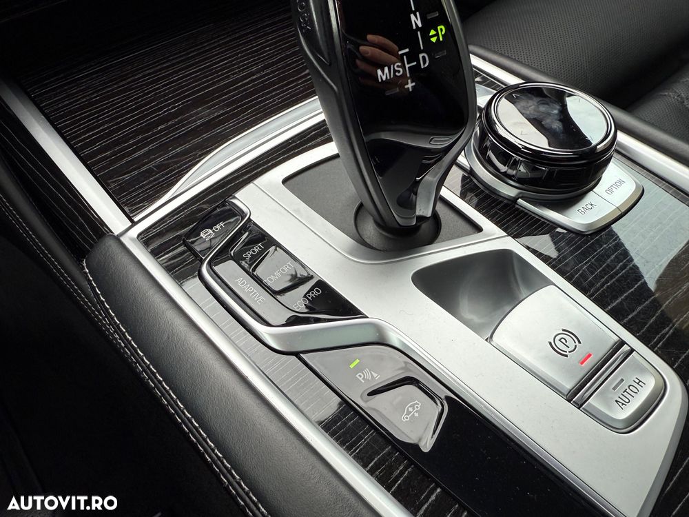 BMW Seria 7 730d xDrive MHEV - 11
