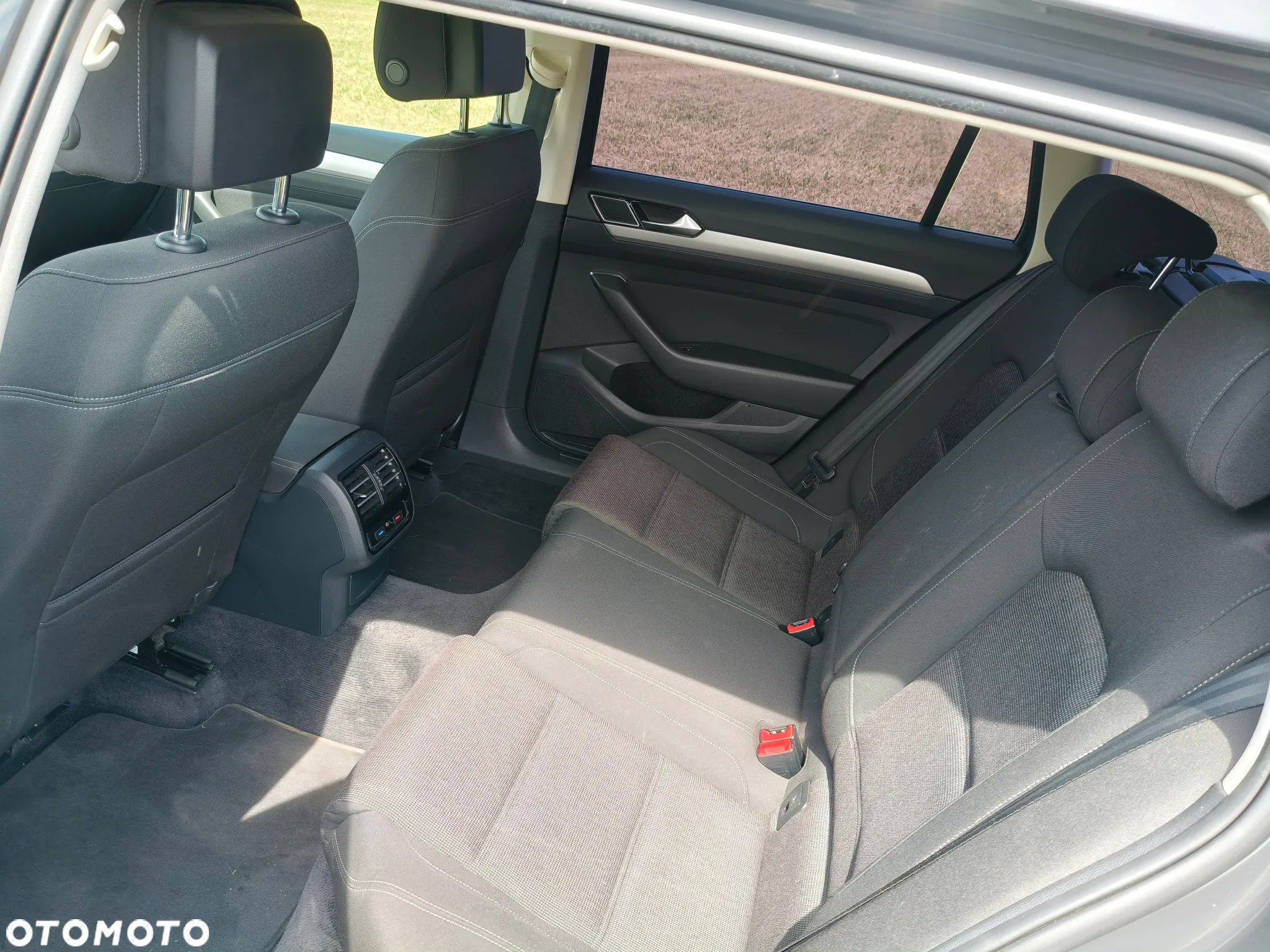 Volkswagen Passat - 12