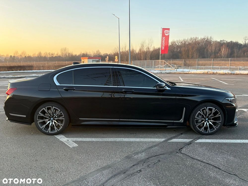 BMW Seria 7 750i xDrive sport - 19