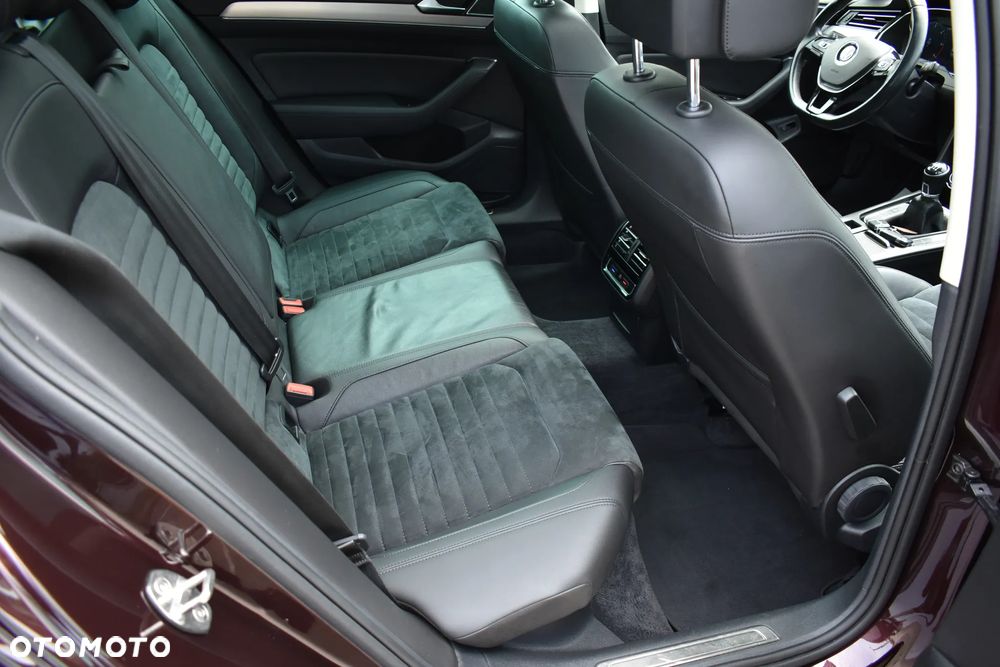 Volkswagen Passat Variant 2.0 TDI (BlueMotion Technology) Highline - 14