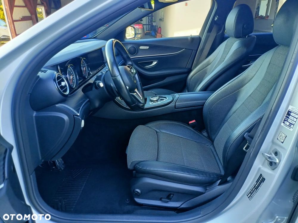 Mercedes-Benz Klasa E 220 d 9G-TRONIC - 32